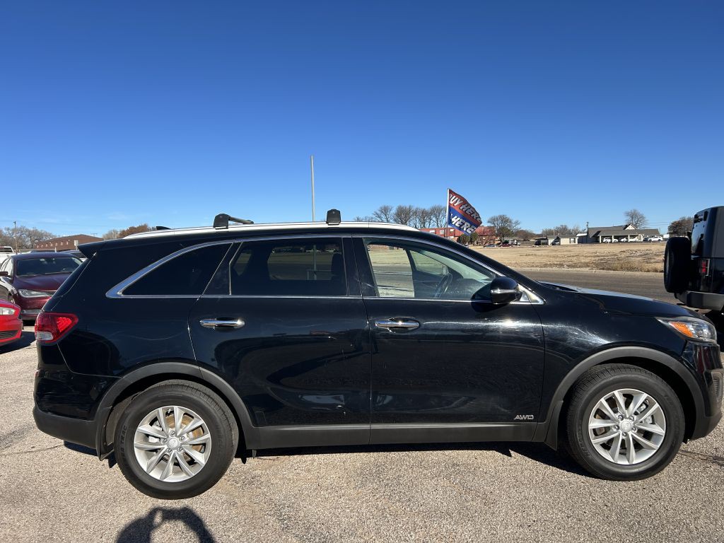 2017 Kia Sorento Image 2