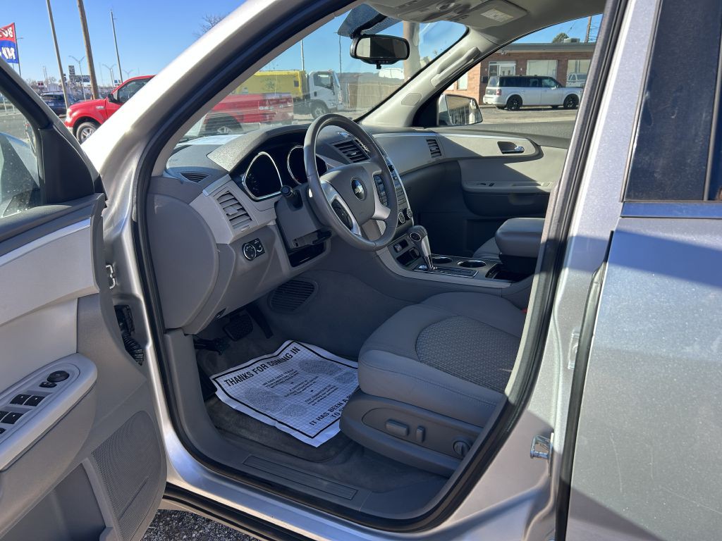 2010 Chevrolet Traverse Image 4