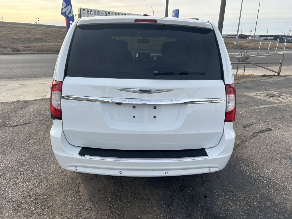 2014 Chrysler Town & Country Image 4