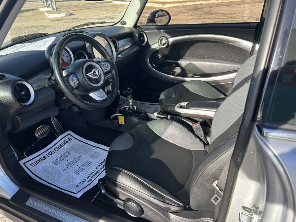 2008 MINI Cooper Image 5