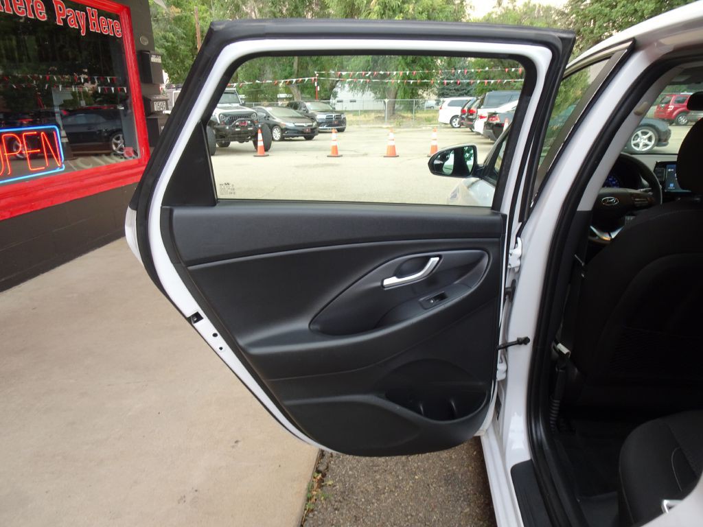 2018 Hyundai Elantra Image 30