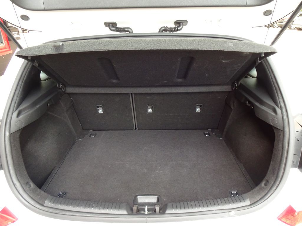 2018 Hyundai Elantra Image 35