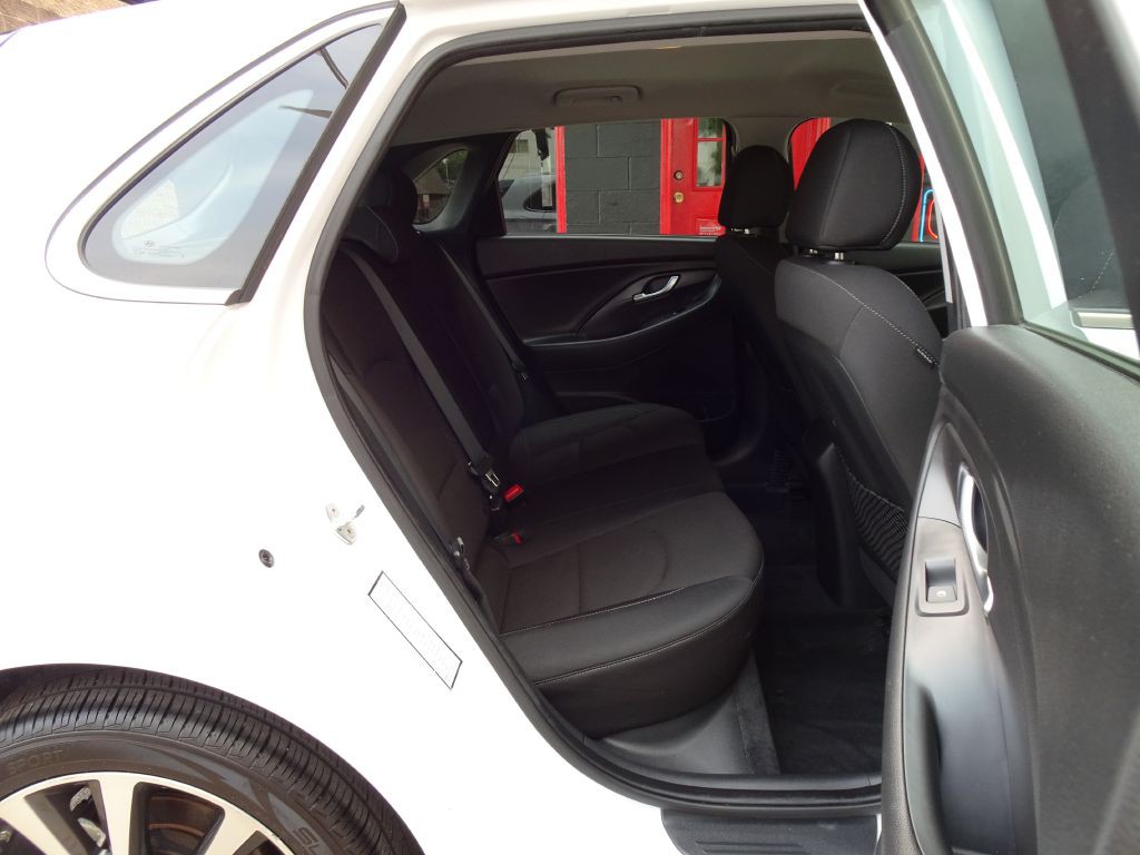 2018 Hyundai Elantra Image 39