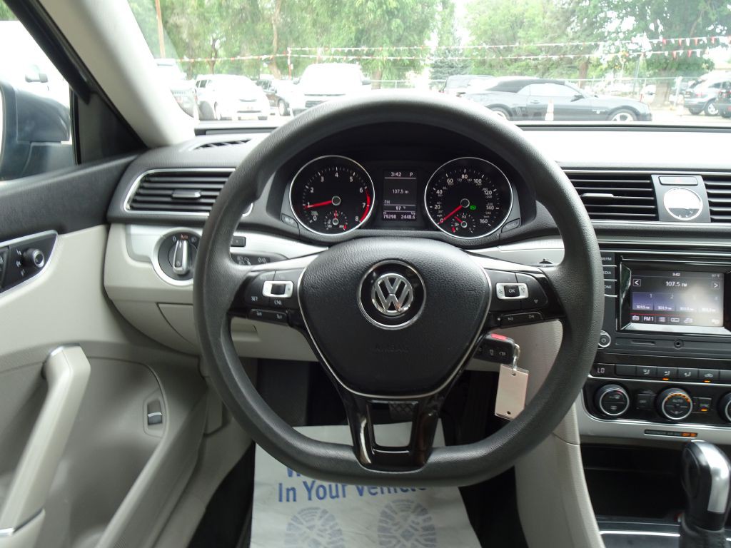 2016 Volkswagen Passat Image 21