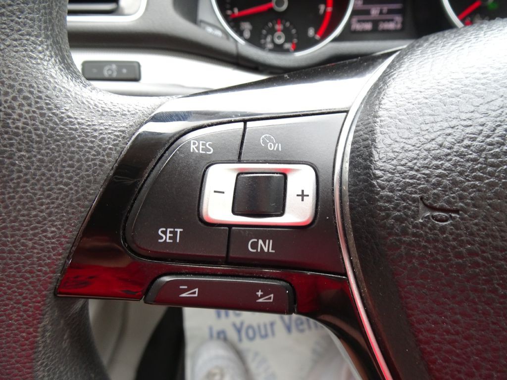 2016 Volkswagen Passat Image 23