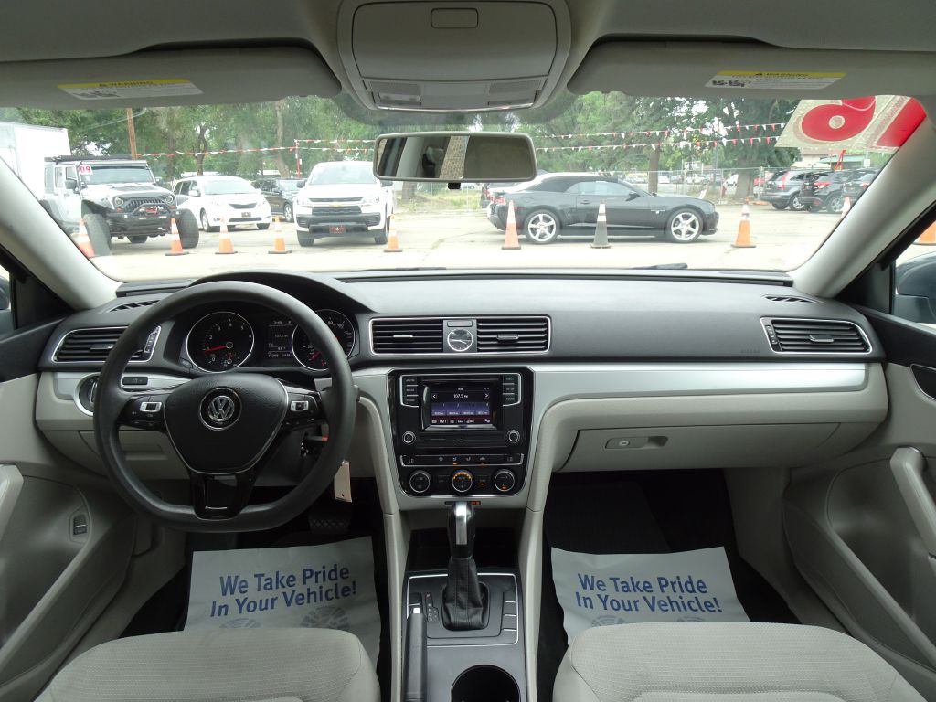 2016 Volkswagen Passat Image 34