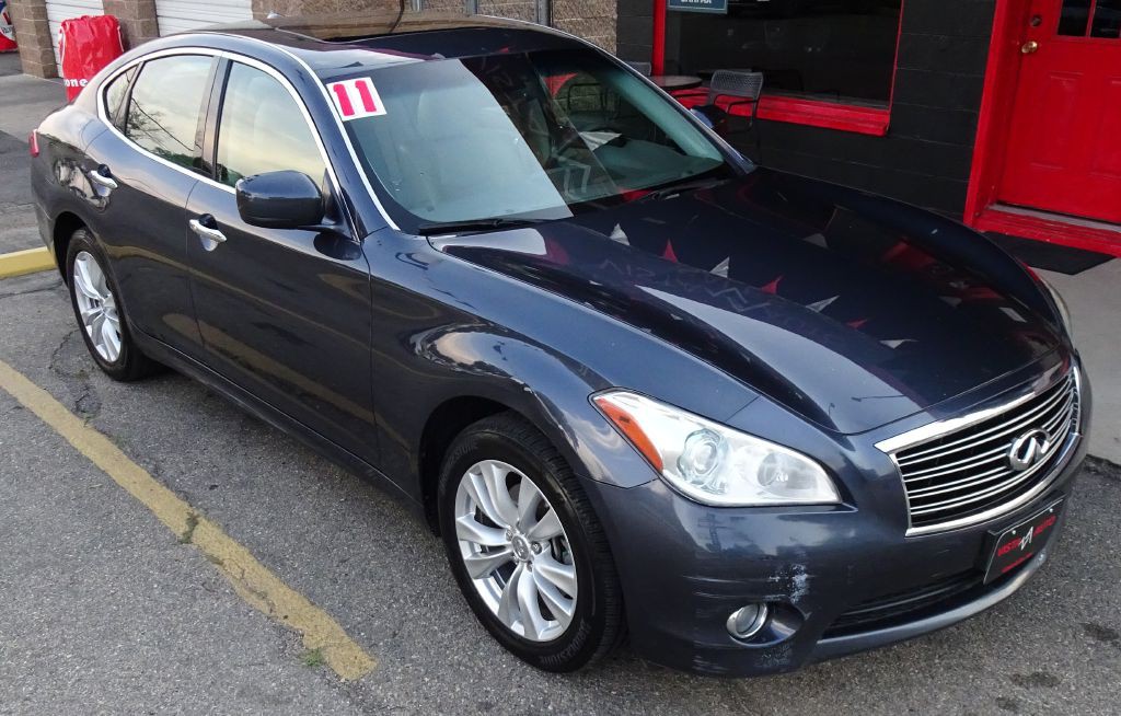 2011 INFINITI M37 Image 3