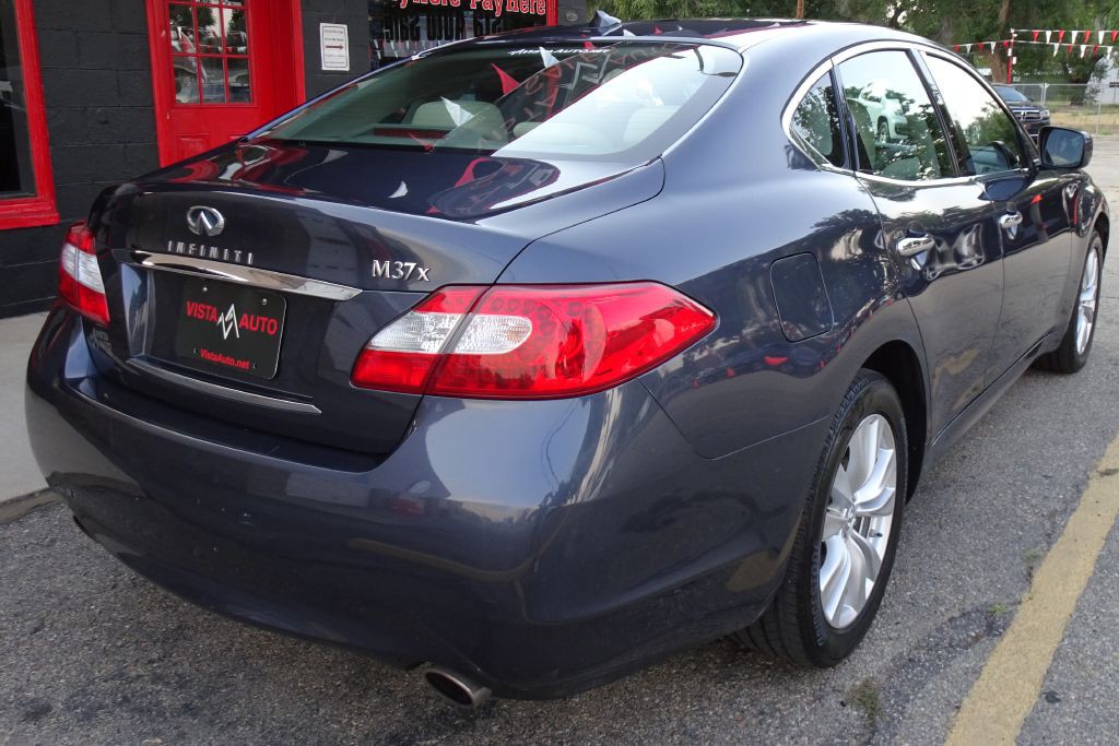 2011 INFINITI M37 Image 8