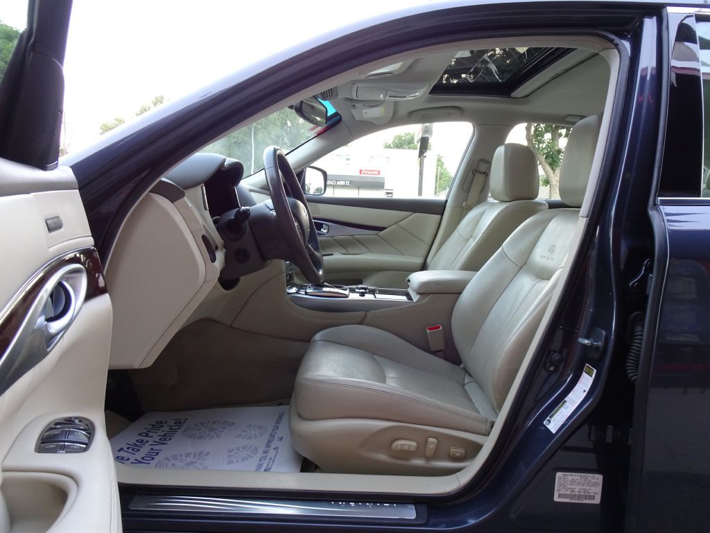 2011 INFINITI M37 Image 20