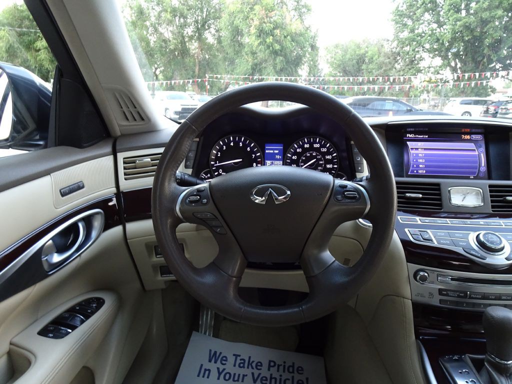 2011 INFINITI M37 Image 21