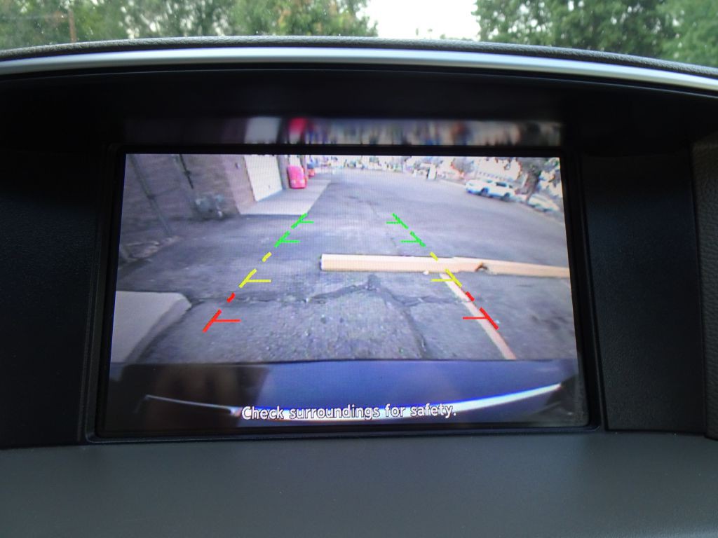 2011 INFINITI M37 Image 25