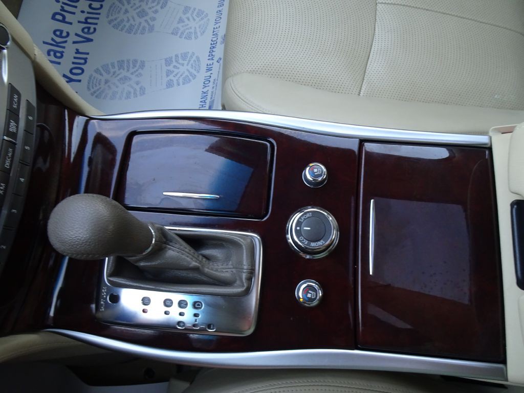 2011 INFINITI M37 Image 26