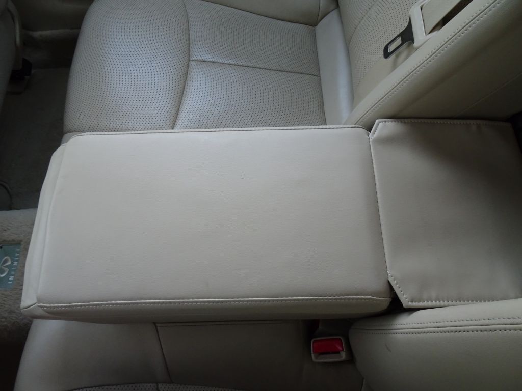 2011 INFINITI M37 Image 32