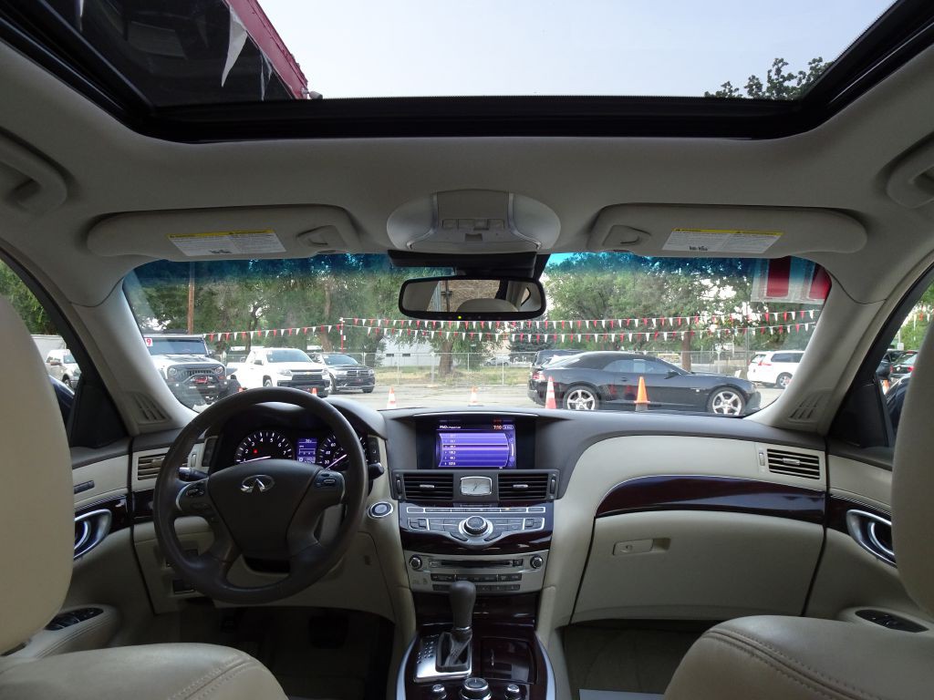 2011 INFINITI M37 Image 33
