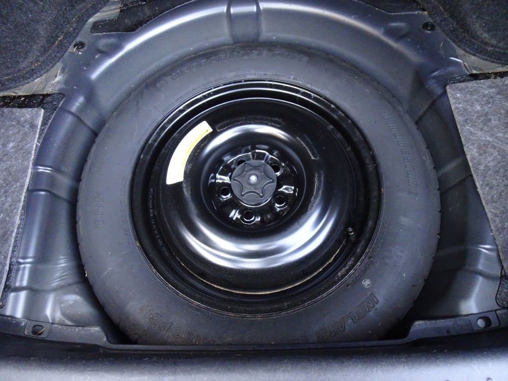 2011 INFINITI M37 Image 35