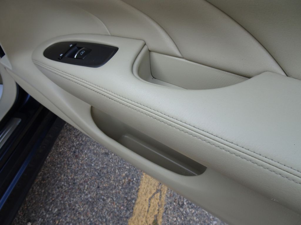 2011 INFINITI M37 Image 40