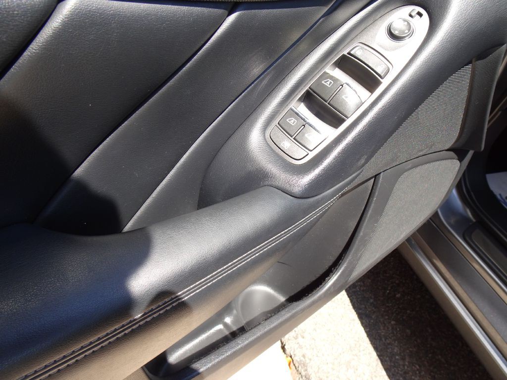 2015 INFINITI Q50 Image 19