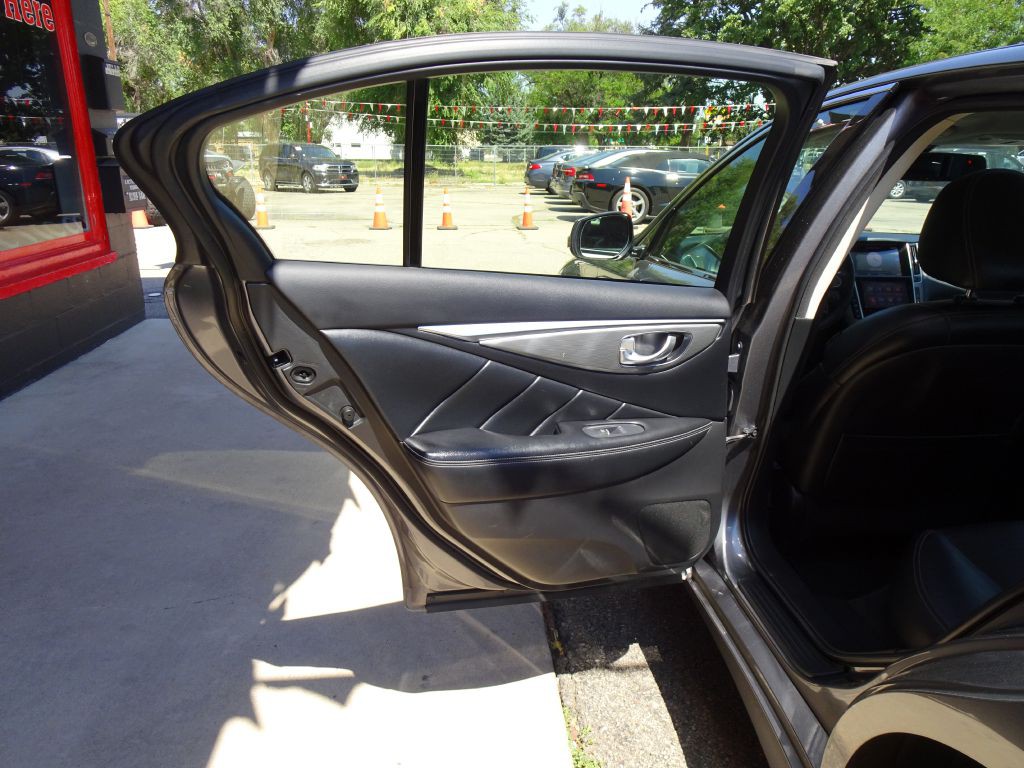 2015 INFINITI Q50 Image 31