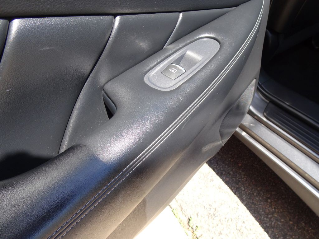 2015 INFINITI Q50 Image 32