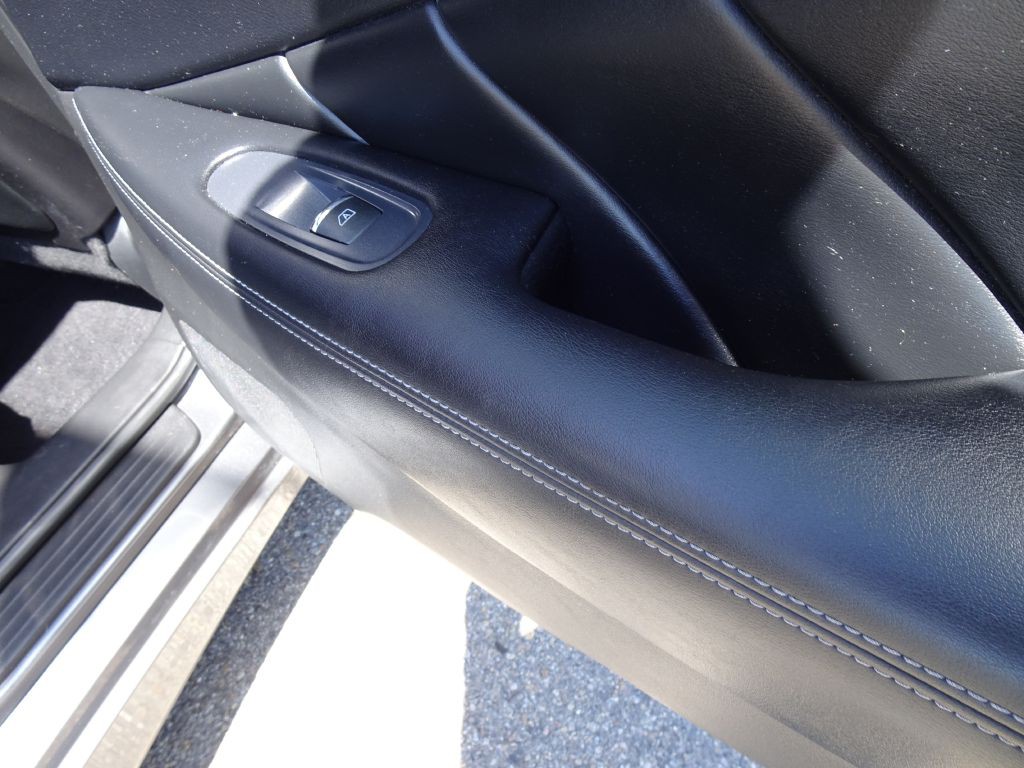 2015 INFINITI Q50 Image 38