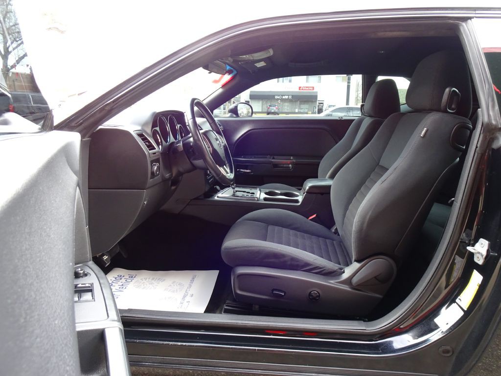 2012 Dodge Challenger Image 20