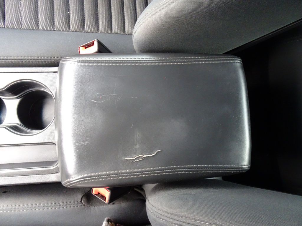 2012 Dodge Challenger Image 26