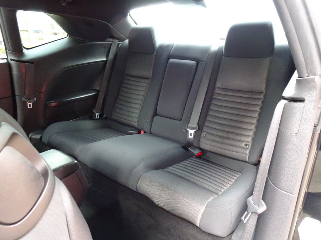 2012 Dodge Challenger Image 27