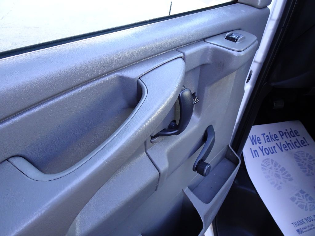 2014 Chevrolet Express Image 19