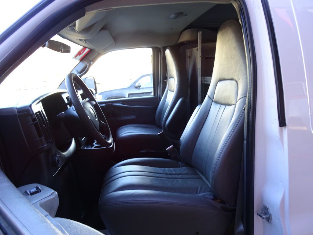 2014 Chevrolet Express Image 20