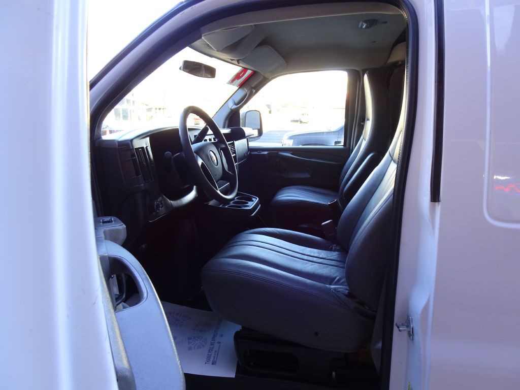2014 Chevrolet Express Image 21