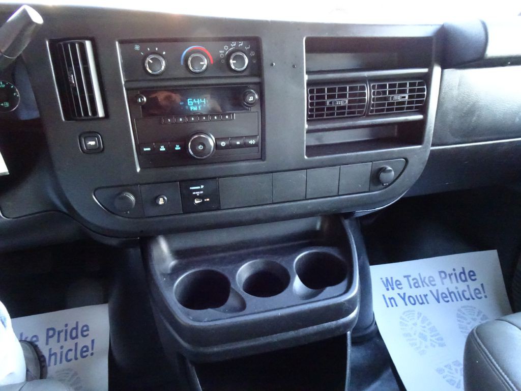2014 Chevrolet Express Image 24