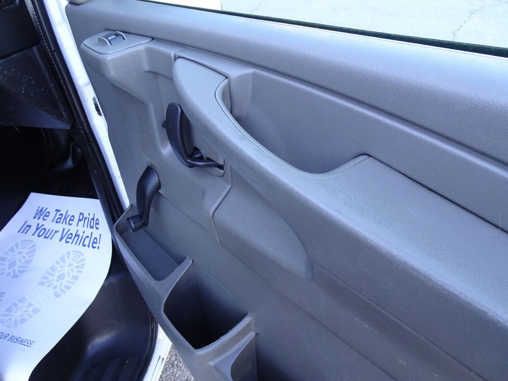2014 Chevrolet Express Image 31