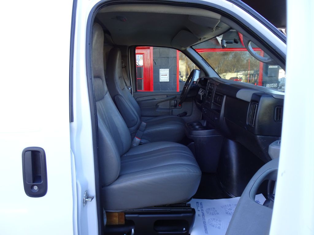 2014 Chevrolet Express Image 32