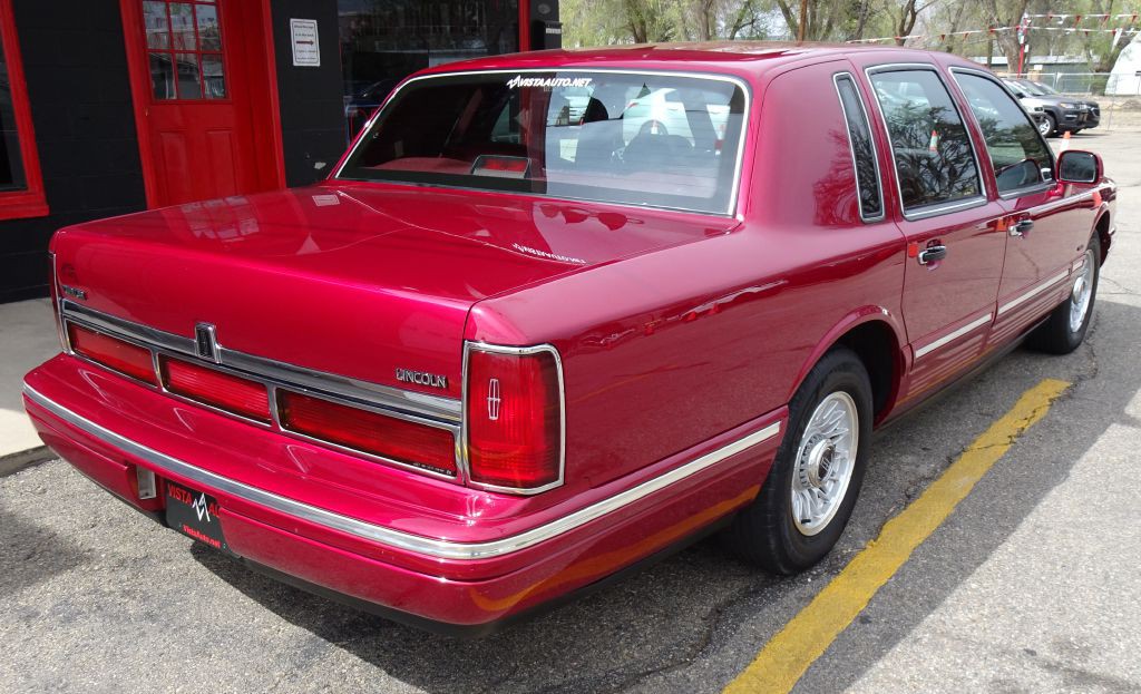 1995 Lincoln Town Car Image 8