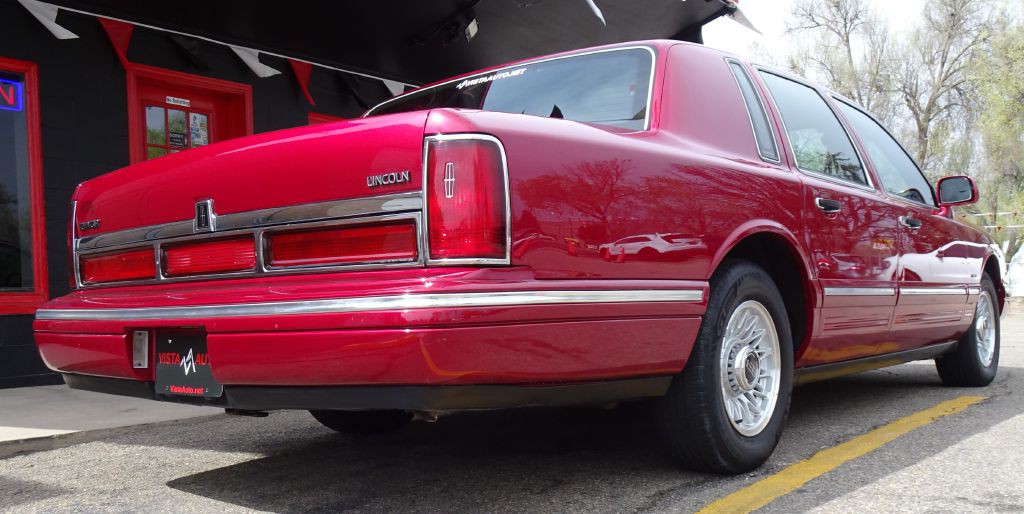 1995 Lincoln Town Car Image 9