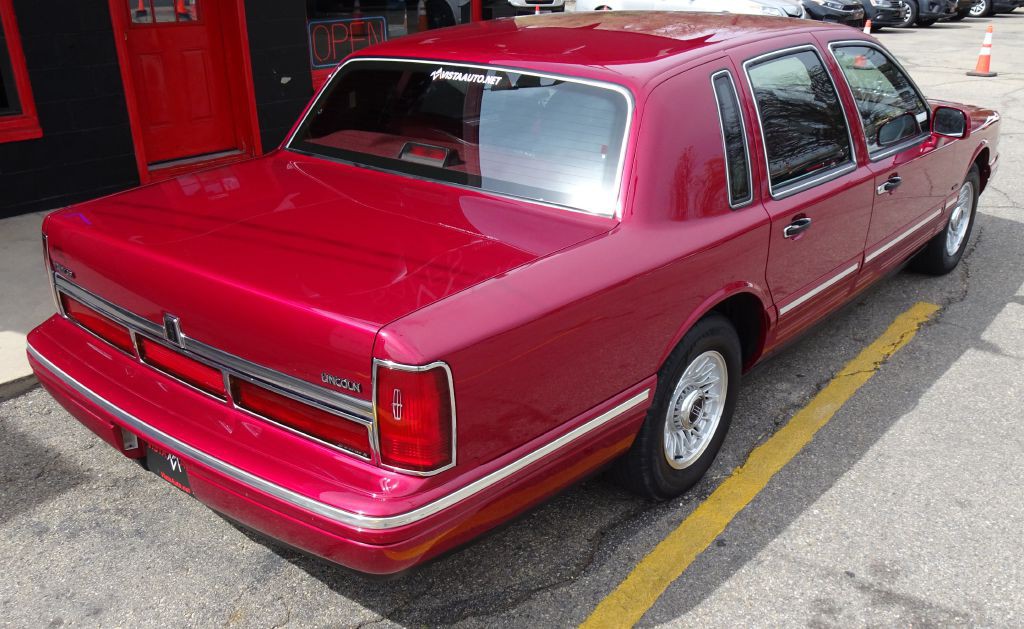 1995 Lincoln Town Car Image 10