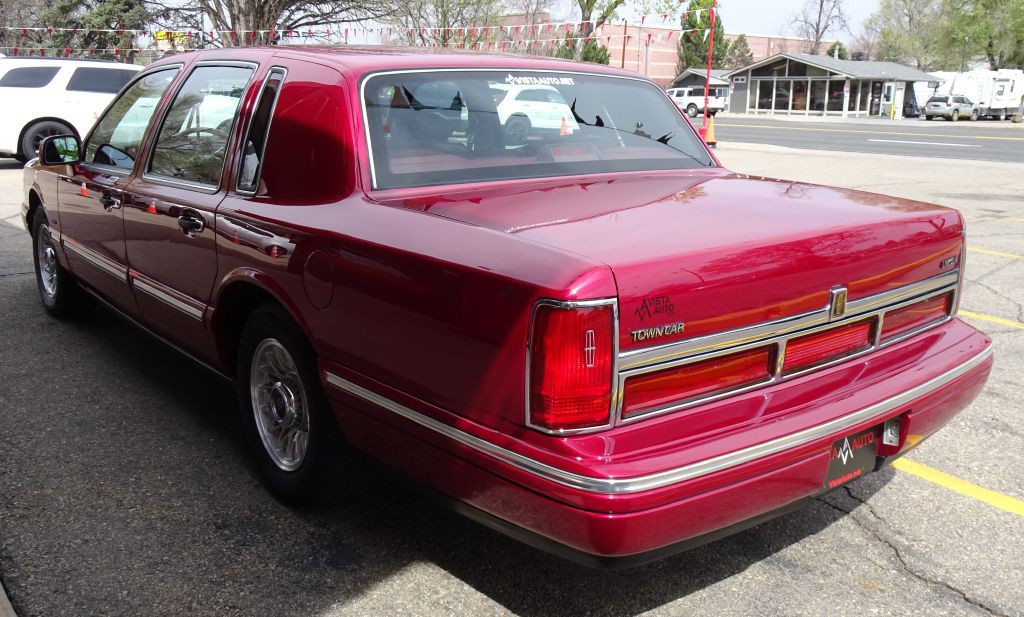 1995 Lincoln Town Car Image 12