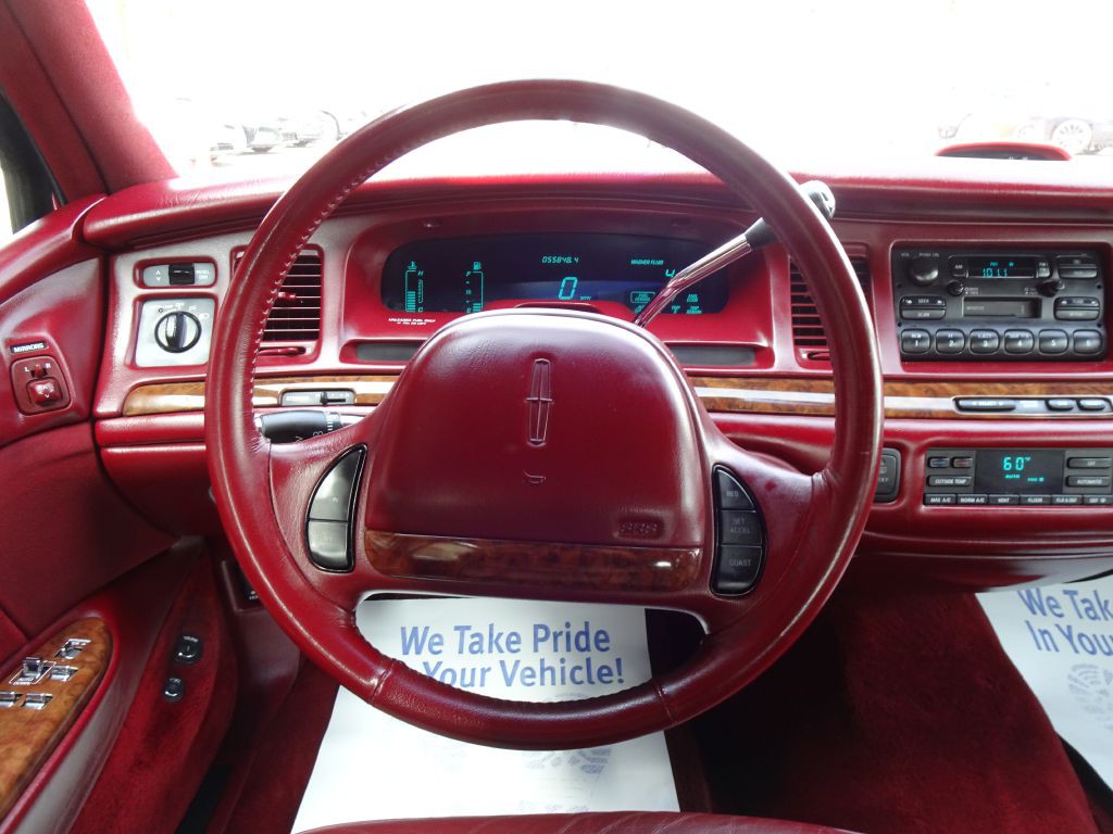 1995 Lincoln Town Car Image 21
