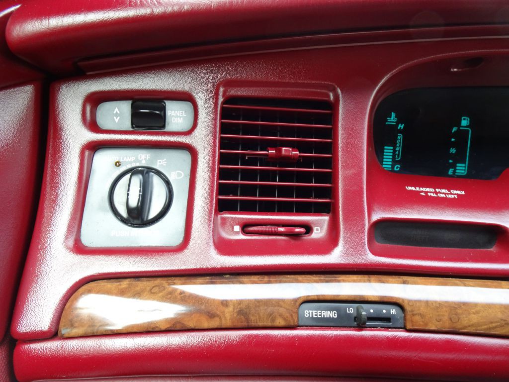 1995 Lincoln Town Car Image 22