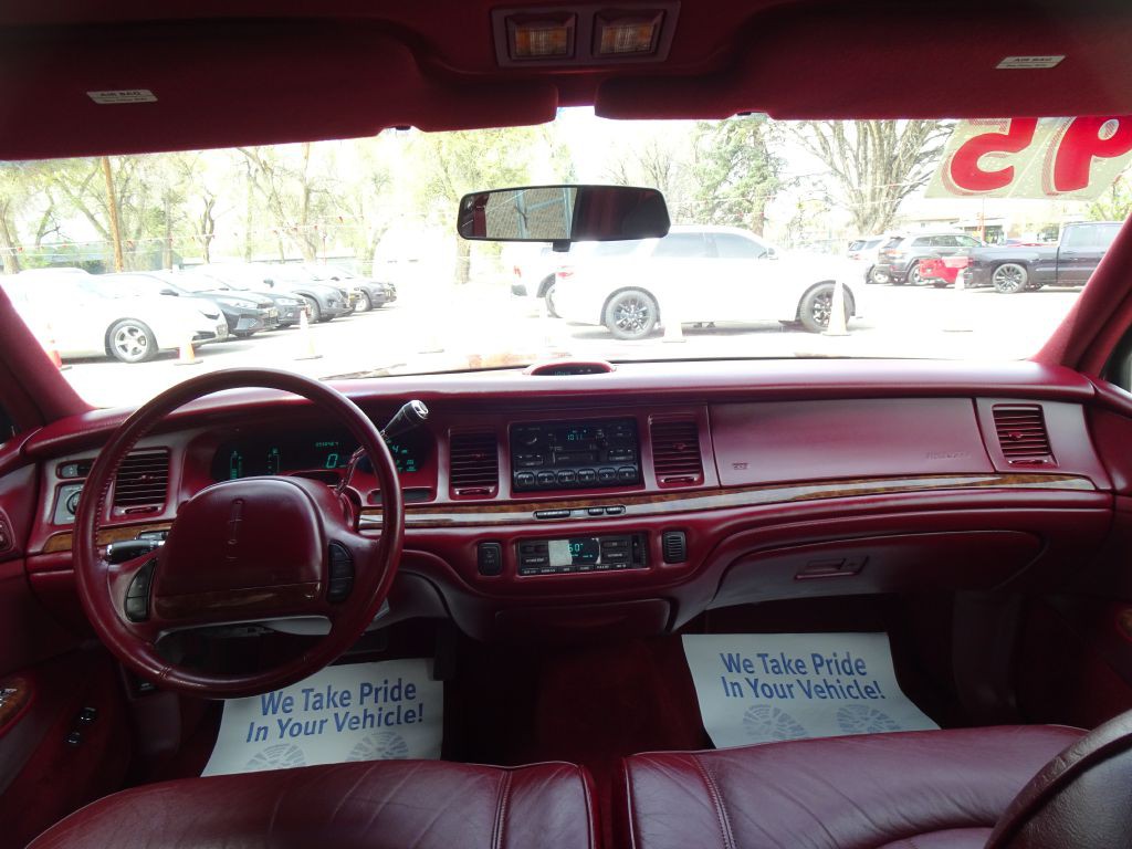 1995 Lincoln Town Car Image 29