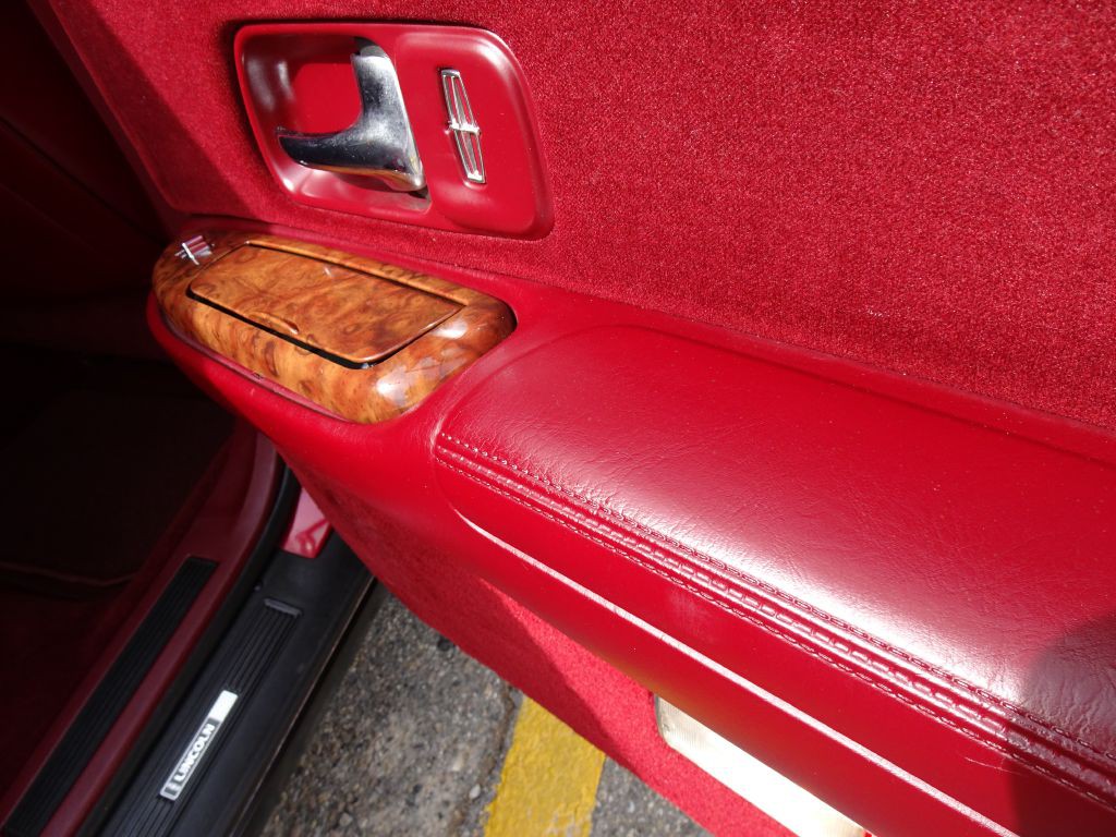 1995 Lincoln Town Car Image 32