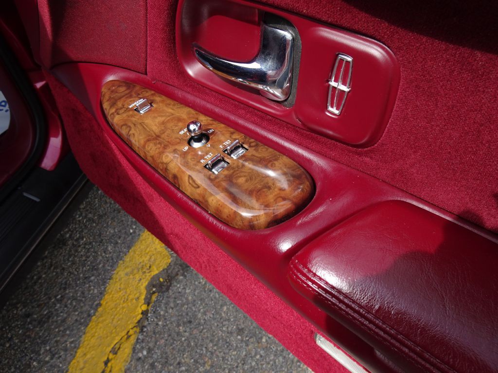 1995 Lincoln Town Car Image 35