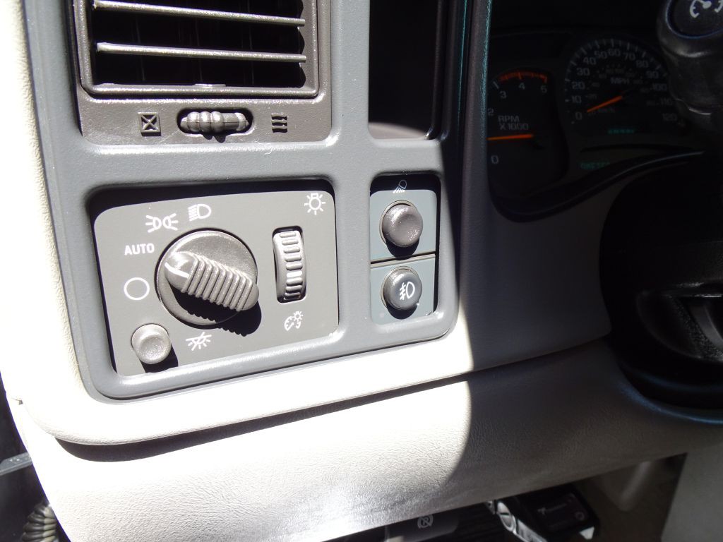 2004 Chevrolet Silverado 1500 Image 17