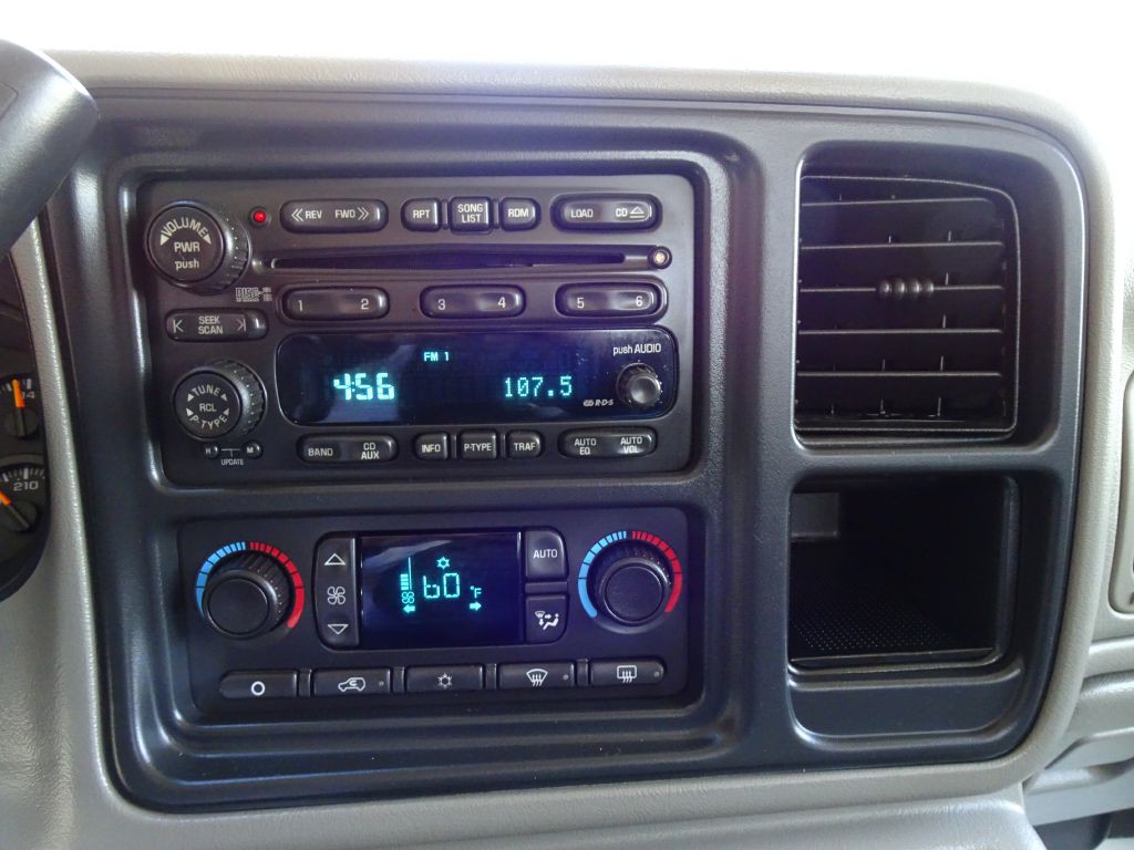 2004 Chevrolet Silverado 1500 Image 19