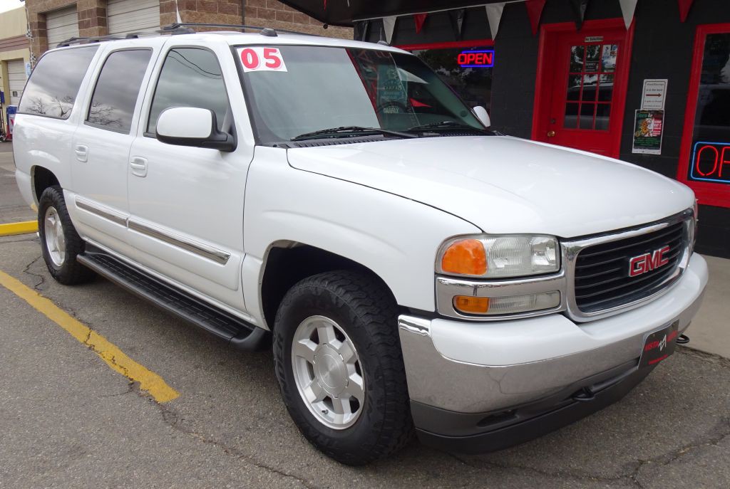2005 GMC Yukon Image 1