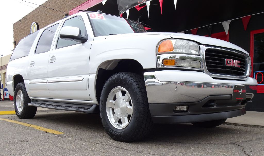 2005 GMC Yukon Image 2