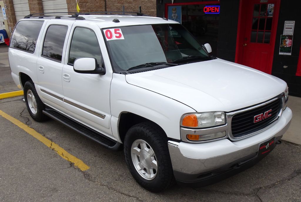 2005 GMC Yukon Image 3