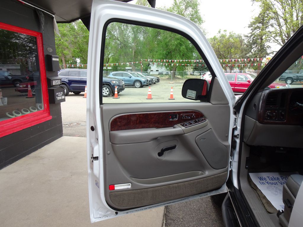2005 GMC Yukon Image 18