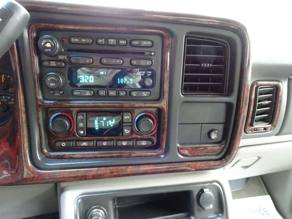 2005 GMC Yukon Image 23