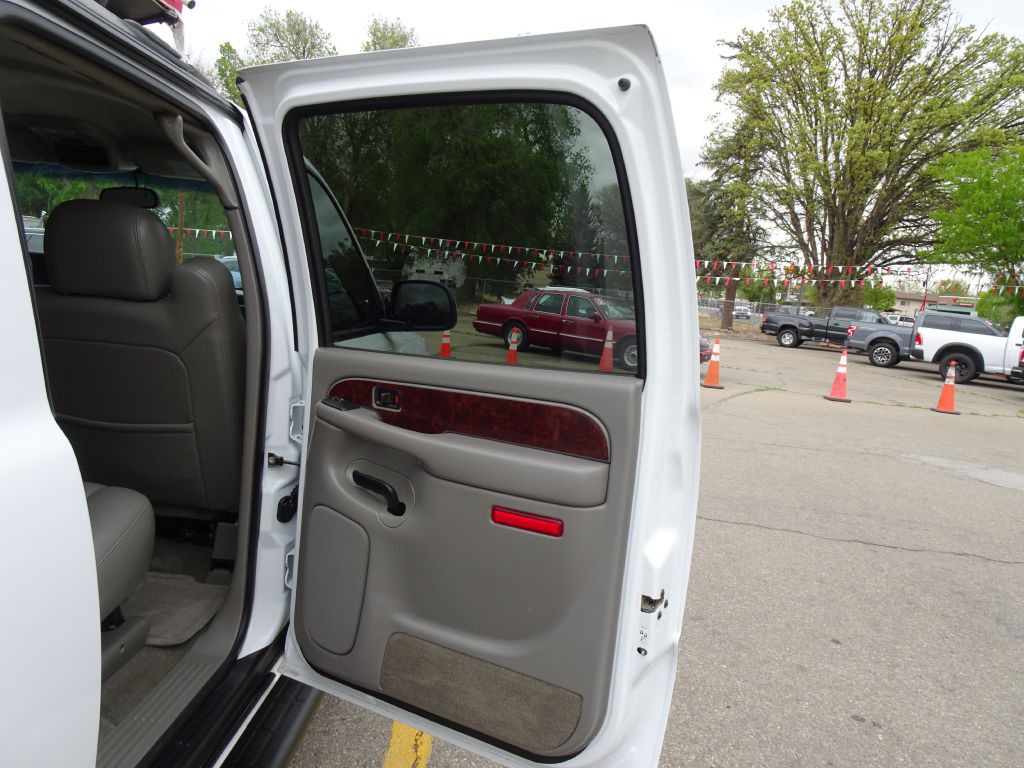 2005 GMC Yukon Image 32